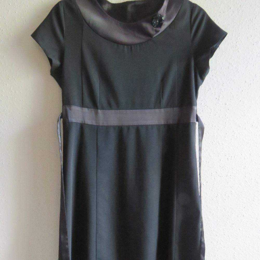 Black short sleeves midi dress